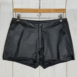 Wilsons Leather Pelle Studio Black Leather Shorts Mid Rise Waist